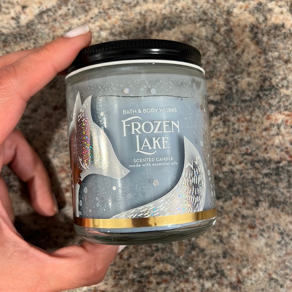 BATH & BODY WIRKS CANDLE frozen lakes LIT ONE TIME FOR ~ 30 minutes